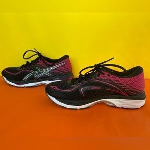 New with box ASICS Gel Nimbus 20 women’s size 8